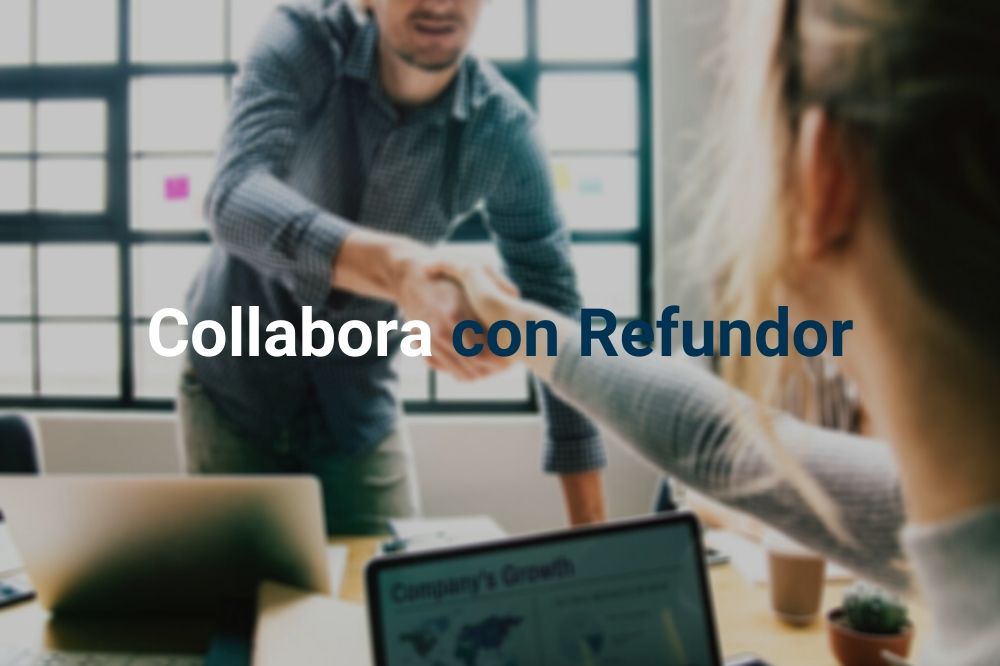 Man shaking hands with woman - Work with Refundor - IT