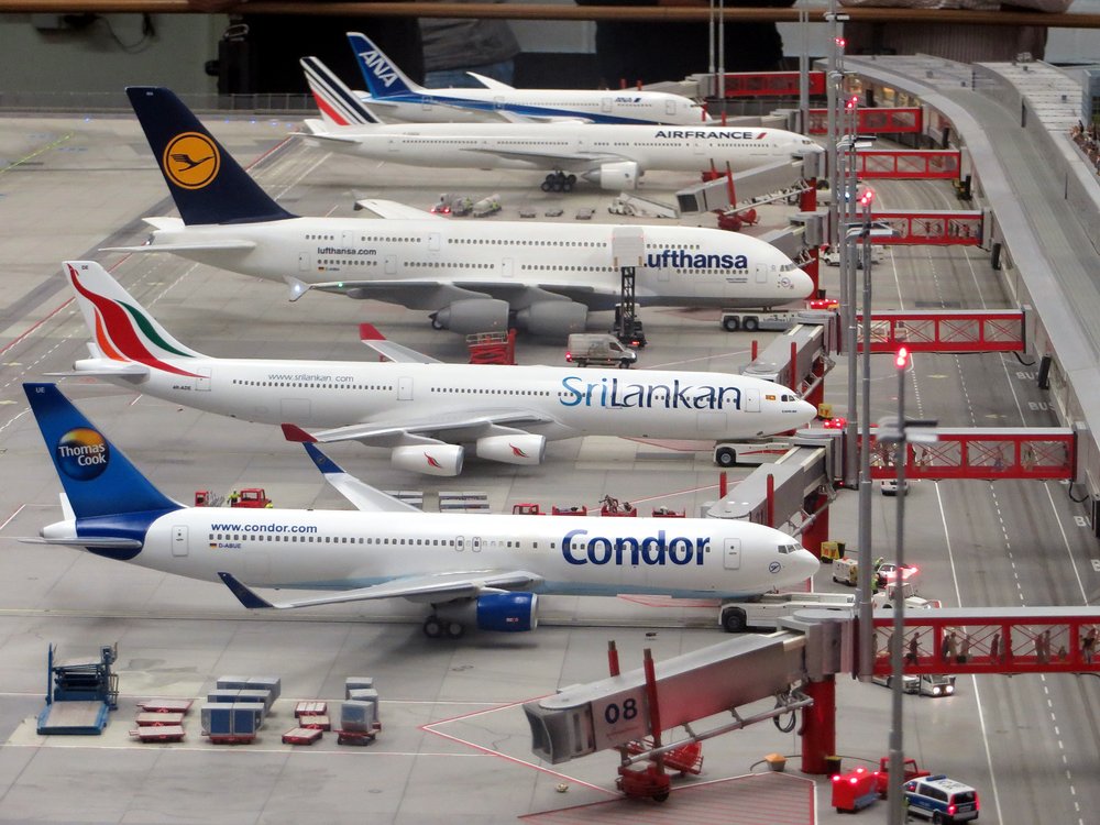 5 airplanes at the airport